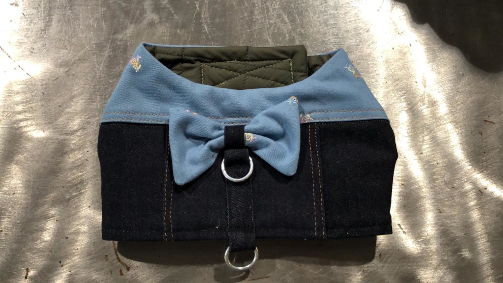 PETTORINA CON CORPETTO N PZ DISPONIBILI : n 5 misura M 45\55 interamente realizzate a mano CONTRIBUTO MINIMO RICHIESTO : € 30 inclusa spedizione PER ORDINARE: Invia un'email a leonspugrescue@gmail.com , specificando ordine CON NOME ARTICOLO e indirizzo di spedizione. Invia il tuo contributo tramite bonifico bancario a: LEON S PUG RESCUE SALVACARLINO UNICREDIT ( MILANO) IT 94 D 02008 01623 000101415047 oppure puoi versare il tuo contributo utilizzando l'opzione paypal direttamente accessibile dal nostro sito internet PERFAVORE CONTATTACI PER ACCERTARTI CHE L'ARTICOLO SIA ANCORA DISPONIBILE PRIMA DI INVIARE IL TUO CONTRIBUTO !
