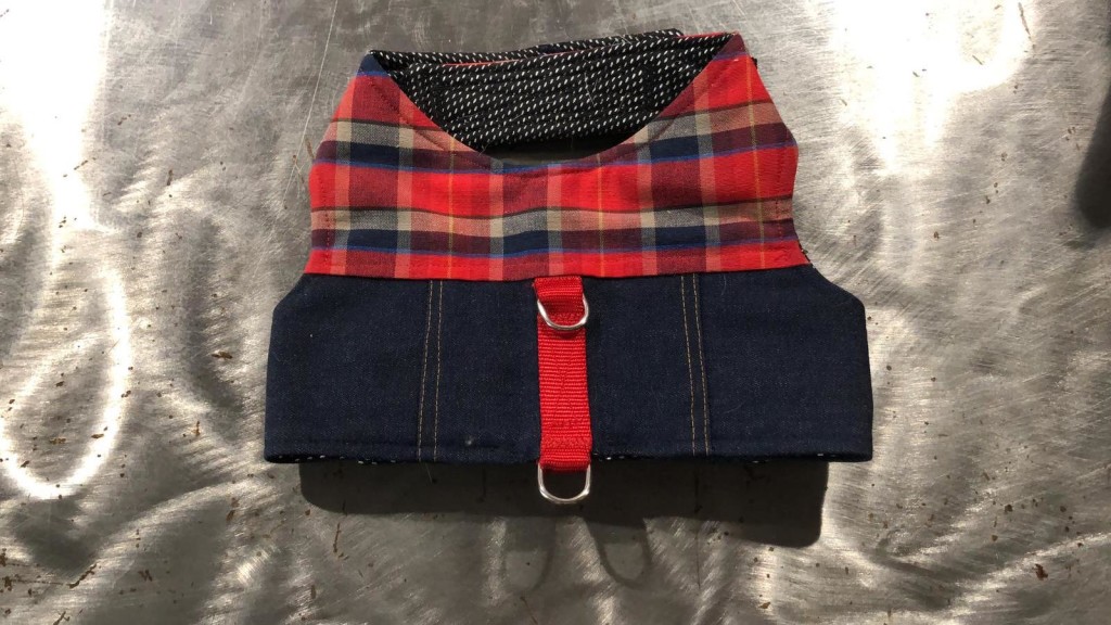 PETTORINA CON CORPETTO N PZ DISPONIBILI : n 1 misura L 55\65 interamente realizzate a mano CONTRIBUTO MINIMO RICHIESTO : € 30 inclusa spedizione PER ORDINARE: Invia un'email a leonspugrescue@gmail.com , specificando ordine CON NOME ARTICOLO e indirizzo di spedizione. Invia il tuo contributo tramite bonifico bancario a: LEON S PUG RESCUE SALVACARLINO UNICREDIT ( MILANO) IT 94 D 02008 01623 000101415047 oppure puoi versare il tuo contributo utilizzando l'opzione paypal direttamente accessibile dal nostro sito internet PERFAVORE CONTATTACI PER ACCERTARTI CHE L'ARTICOLO SIA ANCORA DISPONIBILE PRIMA DI INVIARE IL TUO CONTRIBUTO !