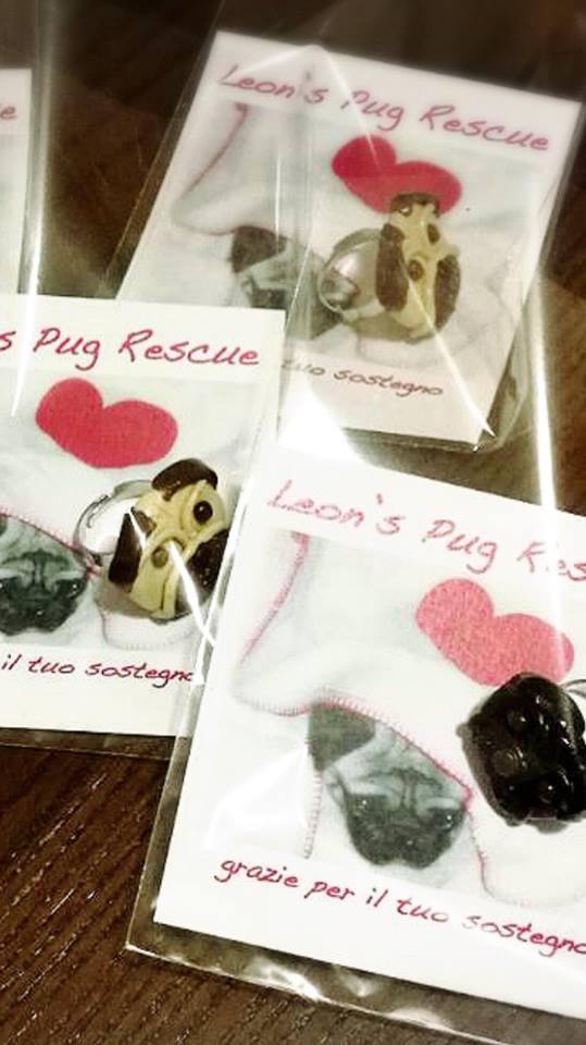 ANELLI PUG MUSETTO ! Ideati, realzzati e donati al Rescue dalla speciale mamma salvacarlina Paola NUMERO PEZZI DISPONIBILI n 4 ( di cui 1 carlino nero) contributo minimo richiesto € 12 inclusa la spedizione