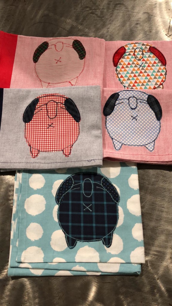 ASCIUGHINI cotone 'PUG B -SIDE',interamente realizzati a mano NUMERO PEZZI DISPONIBILI : n 5, visibili CONTRIBUTO MINIMO RICHIESTO : € 15 cad inclusa spedizione PER ORDINARE: Invia un'email a leonspugrescue@gmail.com , specificando ordine CON NOME ARTICOLO e indirizzo di spedizione. Invia il tuo contributo tramite bonifico bancario a: LEON S PUG RESCUE SALVACARLINO UNICREDIT ( MILANO) IT 94 D 02008 01623 000101415047 oppure puoi versare il tuo contributo utilizzando l'opzione paypal direttamente accessibile dal nostro sito internet PERFAVORE CONTATTACI PER ACCERTARTI CHE L'ARTICOLO SIA ANCORA DISPONIBILE PRIMA DI INVIARE IL TUO CONTRIBUTO !