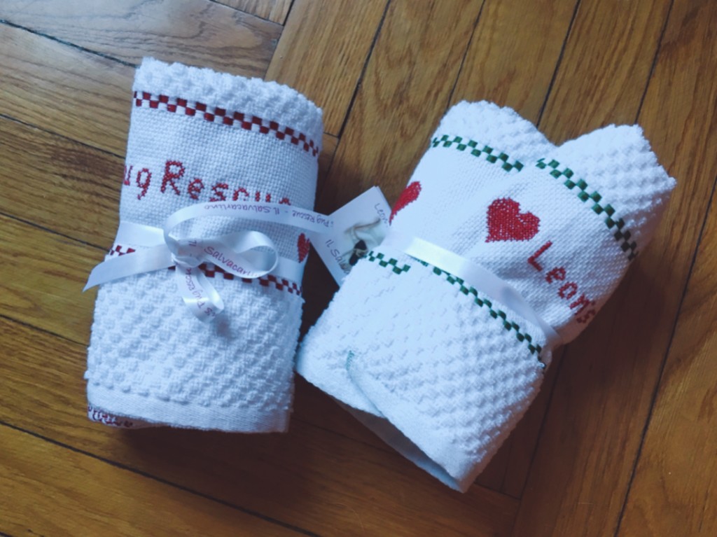 ASCIUGHINI SPUGNA ( ricamati e personalizzati a mano) DISPONIBILITA' : N1 per tipo CONTRIBUTO MINIMO RICHIESTO : € 20 inclusa spedizione PER ORDINARE: Invia un'email a leonspugrescue@gmail.com , specificando ordine CON NOME ARTICOLO e indirizzo di spedizione. Invia il tuo contributo tramite bonifico bancario a: LEON S PUG RESCUE SALVACARLINO UNICREDIT ( MILANO) IT 94 D 02008 01623 000101415047 oppure puoi versare il tuo contributo utilizzando l'opzione paypal direttamente accessibile dal nostro sito internet PERFAVORE CONTATTACI PER ACCERTARTI CHE L'ARTICOLO SIA ANCORA DISPONIBILE PRIMA DI INVIARE IL TUO CONTRIBUTO !