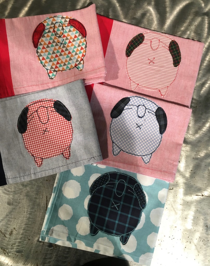 ASCIUGHINO cotone ' PUG BSIDE' ,interamente realizzati a mano NUMERO PEZZI DISPONIBILI : n 5, visibili CONTRIBUTO MINIMO RICHIESTO : € 15 cad inclusa spedizione PER ORDINARE: Invia un'email a leonspugrescue@gmail.com , specificando ordine CON NOME ARTICOLO e indirizzo di spedizione. Invia il tuo contributo tramite bonifico bancario a: LEON S PUG RESCUE SALVACARLINO UNICREDIT ( MILANO) IT 94 D 02008 01623 000101415047 oppure puoi versare il tuo contributo utilizzando l'opzione paypal direttamente accessibile dal nostro sito internet PERFAVORE CONTATTACI PER ACCERTARTI CHE L'ARTICOLO SIA ANCORA DISPONIBILE PRIMA DI INVIARE IL TUO CONTRIBUTO !