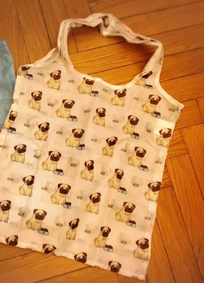 PUG SHOPPER IN TELA CERATA nuove, donate al Rescue dalla speciale mamma salvacarlina Alessandra NUMERO PEZZI DISPONIBILI :8 contributo minimo richiesto € 12 inclusa la spedizione