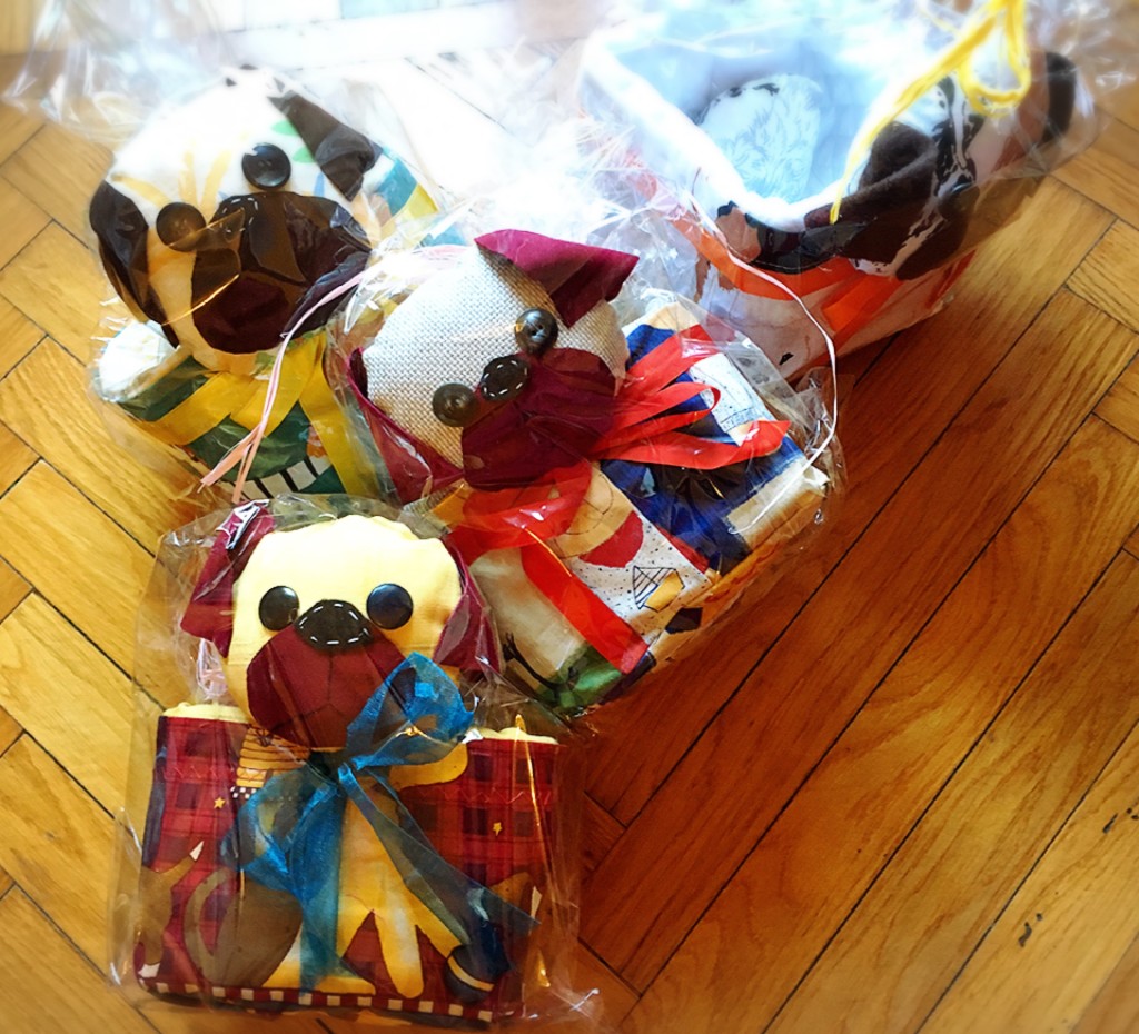 CESTINI CUCITO \PORTALAVORO interamente realizzati a mano- in pannolenci DISPONIBILITA' : 4 CONTRIBUTO MINIMO RICHIESTO : € 35 inclusa spedizione PER ORDINARE: Invia un'email a leonspugrescue@gmail.com , specificando ordine CON NOME ARTICOLO e indirizzo di spedizione. Invia il tuo contributo tramite bonifico bancario a: LEON S PUG RESCUE SALVACARLINO UNICREDIT ( MILANO) IT 94 D 02008 01623 000101415047 oppure puoi versare il tuo contributo utilizzando l'opzione paypal direttamente accessibile dal nostro sito internet PERFAVORE CONTATTACI PER ACCERTARTI CHE L'ARTICOLO SIA ANCORA DISPONIBILE PRIMA DI INVIARE IL TUO CONTRIBUTO !
