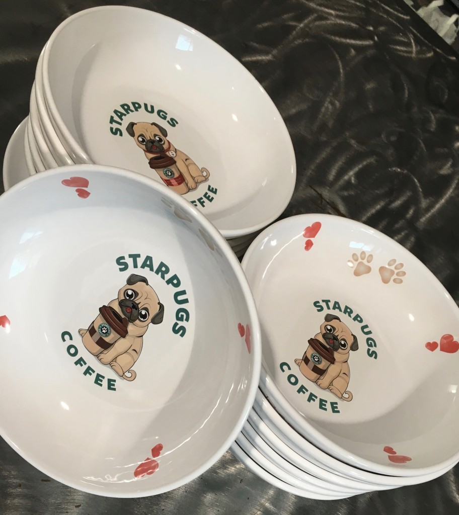 CIOTOLE CERAMICA LEON\ STARPUG COFFEE NUMERO PEZZI DISPONIBILI: 6 CONTRIBUTO MINIMO RICHIESTO : € 25 inclusa spedizione PER ORDINARE: Invia un'email a leonspugrescue@gmail.com , specificando ordine CON NOME ARTICOLO e indirizzo di spedizione. Invia il tuo contributo tramite bonifico bancario a: LEON S PUG RESCUE SALVACARLINO UNICREDIT ( MILANO) IT 94 D 02008 01623 000101415047 oppure puoi versare il tuo contributo utilizzando l'opzione paypal direttamente accessibile dal nostro sito internet PERFAVORE CONTATTACI PER ACCERTARTI CHE L'ARTICOLO SIA ANCORA DISPONIBILE PRIMA DI INVIARE IL TUO CONTRIBUTO !