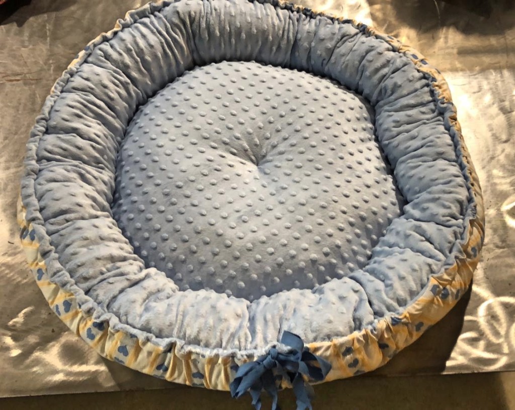 CUCCIA 'LEMON TREE' interamente realizzata a mano NUMERO PEZZI DISPONIBILI: 1 misura GRANDE CONTRIBUTO MINIMO RICHIESTO : € 80 inclusa spedizione PER ORDINARE: Invia un'email a leonspugrescue@gmail.com , specificando ordine CON NOME ARTICOLO e indirizzo di spedizione. Invia il tuo contributo tramite bonifico bancario a: LEON S PUG RESCUE SALVACARLINO UNICREDIT ( MILANO) IT 94 D 02008 01623 000101415047 oppure puoi versare il tuo contributo utilizzando l'opzione paypal direttamente accessibile dal nostro sito internet PERFAVORE CONTATTACI PER ACCERTARTI CHE L'ARTICOLO SIA ANCORA DISPONIBILE PRIMA DI INVIARE IL TUO CONTRIBUTO !