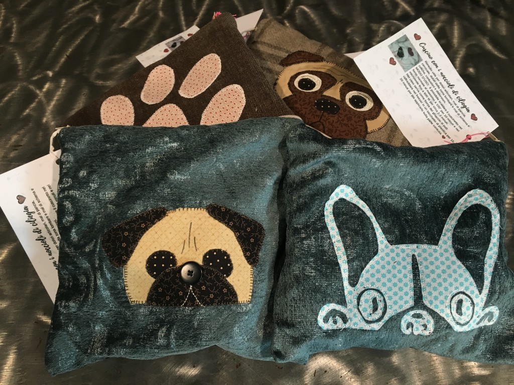 CUSCINI CON INTERNO NOCCIOLI CILIEGIO (per i dolori!) NUMERO PEZZI DISPONIBILI: 5 CONTRIBUTO MINIMO RICHIESTO : € 18 inclusa spedizione PER ORDINARE: Invia un'email a leonspugrescue@gmail.com , specificando ordine CON NOME ARTICOLO e indirizzo di spedizione. Invia il tuo contributo tramite bonifico bancario a: LEON S PUG RESCUE SALVACARLINO UNICREDIT ( MILANO) IT 94 D 02008 01623 000101415047 oppure puoi versare il tuo contributo utilizzando l'opzione paypal direttamente accessibile dal nostro sito internet PERFAVORE CONTATTACI PER ACCERTARTI CHE L'ARTICOLO SIA ANCORA DISPONIBILE PRIMA DI INVIARE IL TUO CONTRIBUTO !