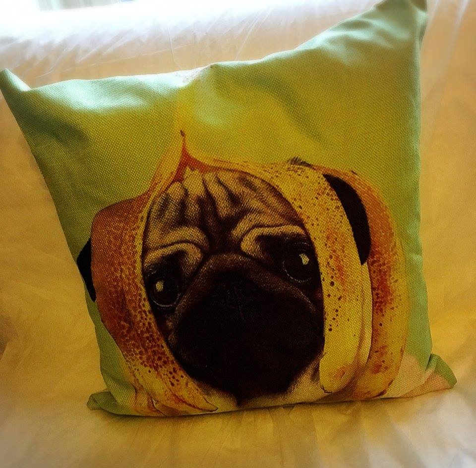 CUSCINO ' BANANA PUG' nuovo, donato al Rescue dalla speciale mamma salvacarlina Chicca NUMERO PEZZI DISPONIBILI: 1 CONTRIBUTO MINIMO RICHIESTO : € 35 inclusa spedizione