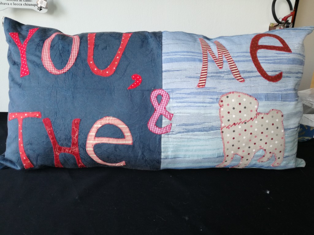 CUSCINO DOPPIO ' YOU &ME' IN TESSUTO CON APPLICAZIONI IN TESSUTO, realizzato a mano