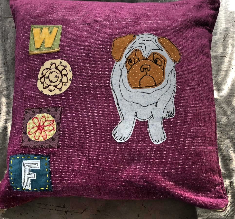 CUSCINO WOOF ,con applicazioni in tessuto realizzate a mano NUMERO PZ DISPONIBILI : n 1 CONTRIBUTO MINIMO RICHIESTO : € 35 inclusa spedizione PER ORDINARE: Invia un'email a leonspugrescue@gmail.com , specificando ordine CON NOME ARTICOLO e indirizzo di spedizione. Invia il tuo contributo tramite bonifico bancario a: LEON S PUG RESCUE SALVACARLINO UNICREDIT ( MILANO) IT 94 D 02008 01623 000101415047 oppure puoi versare il tuo contributo utilizzando l'opzione paypal direttamente accessibile dal nostro sito internet PERFAVORE CONTATTACI PER ACCERTARTI CHE L'ARTICOLO SIA ANCORA DISPONIBILE PRIMA DI INVIARE IL TUO CONTRIBUTO !