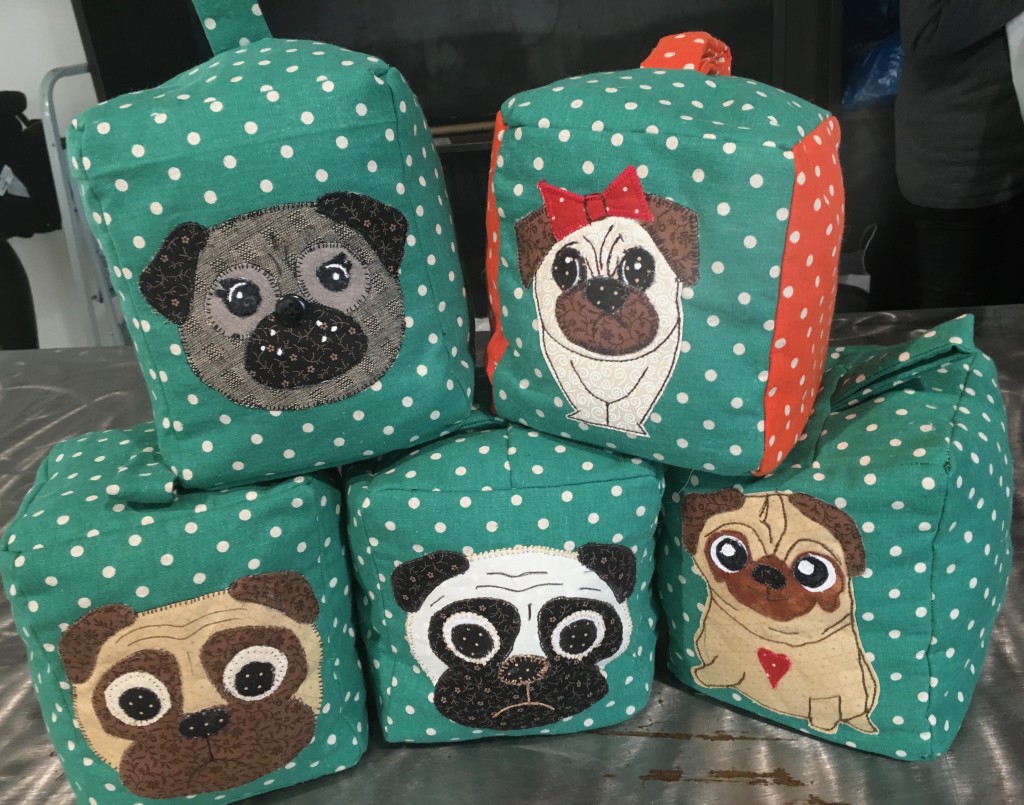 CUBO FERMAPORTA, realizzati a mano NUMERO PEZZI DISPONIBILI . 4 CONTRIBUTO MINIMO RICHIESTO : € 25 inclusa spedizione PER ORDINARE: Invia un'email a leonspugrescue@gmail.com , specificando ordine CON NOME ARTICOLO e indirizzo di spedizione. Invia il tuo contributo tramite bonifico bancario a: LEON S PUG RESCUE SALVACARLINO UNICREDIT ( MILANO) IT 94 D 02008 01623 000101415047 oppure puoi versare il tuo contributo utilizzando l'opzione paypal direttamente accessibile dal nostro sito internet PERFAVORE CONTATTACI PER ACCERTARTI CHE L'ARTICOLO SIA ANCORA DISPONIBILE PRIMA DI INVIARE IL TUO CONTRIBUTO !