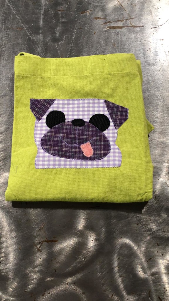 GREMBIULE CUCINA CON PETTORINA soggetto: GREENAPPLE PUG interamente realizzato a mano NUMERO PEZZI DISPONIBILI : n 1 CONTRIBUTO MINIMO RICHIESTO : € 30 inclusa spedizione PER ORDINARE: Invia un'email a leonspugrescue@gmail.com , specificando ordine CON NOME ARTICOLO e indirizzo di spedizione. Invia il tuo contributo tramite bonifico bancario a: LEON S PUG RESCUE SALVACARLINO UNICREDIT ( MILANO) IT 94 D 02008 01623 000101415047 oppure puoi versare il tuo contributo utilizzando l'opzione paypal direttamente accessibile dal nostro sito internet PERFAVORE CONTATTACI PER ACCERTARTI CHE L'ARTICOLO SIA ANCORA DISPONIBILE PRIMA DI INVIARE IL TUO CONTRIBUTO !