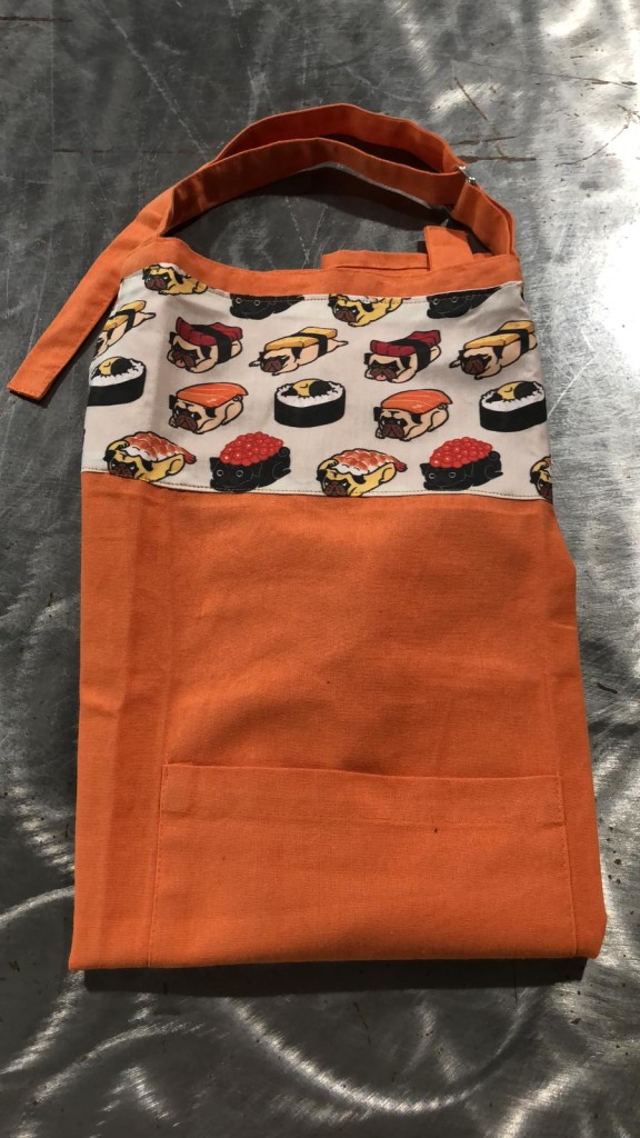 GREMBIULE CUCINA CON PETTORINA soggetto: JAPPO PUG interamente realizzato a mano NUMERO PEZZI DISPONIBILI : n 1 CONTRIBUTO MINIMO RICHIESTO : € 30 inclusa spedizione PER ORDINARE: Invia un'email a leonspugrescue@gmail.com , specificando ordine CON NOME ARTICOLO e indirizzo di spedizione. Invia il tuo contributo tramite bonifico bancario a: LEON S PUG RESCUE SALVACARLINO UNICREDIT ( MILANO) IT 94 D 02008 01623 000101415047 oppure puoi versare il tuo contributo utilizzando l'opzione paypal direttamente accessibile dal nostro sito internet PERFAVORE CONTATTACI PER ACCERTARTI CHE L'ARTICOLO SIA ANCORA DISPONIBILE PRIMA DI INVIARE IL TUO CONTRIBUTO !