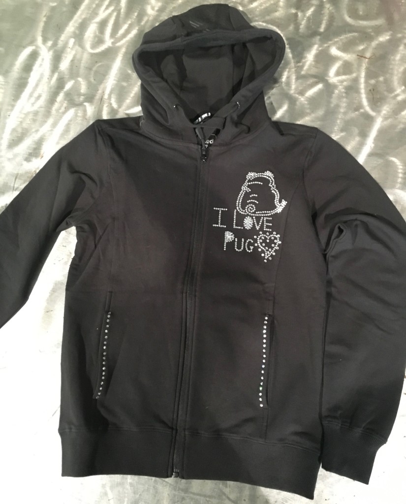 HOODIE SPORT DONNA CON APPLICAZIONE CARLINO STRASS NUMERO PEZZI DISPONIBILI: taglia L :n 4 taglia M: n 3 taglia S :n 2 contributo minimo richiesto € 50 inclusa la spedizione PER ORDINARE: Invia un'email a leonspugrescue@gmail.com , specificando ordine e indirizzo di spedizione. Invia il tuo contributo tramite bonifico bancario a: LEON S PUG RESCUE SALVACARLINO UNICREDIT ( MILANO) IT 94 D 02008 01623 000101415047 oppure puoi versare il tuo contributo utilizzando l'opzione paypal direttamente accessibile dal nostro sito internet