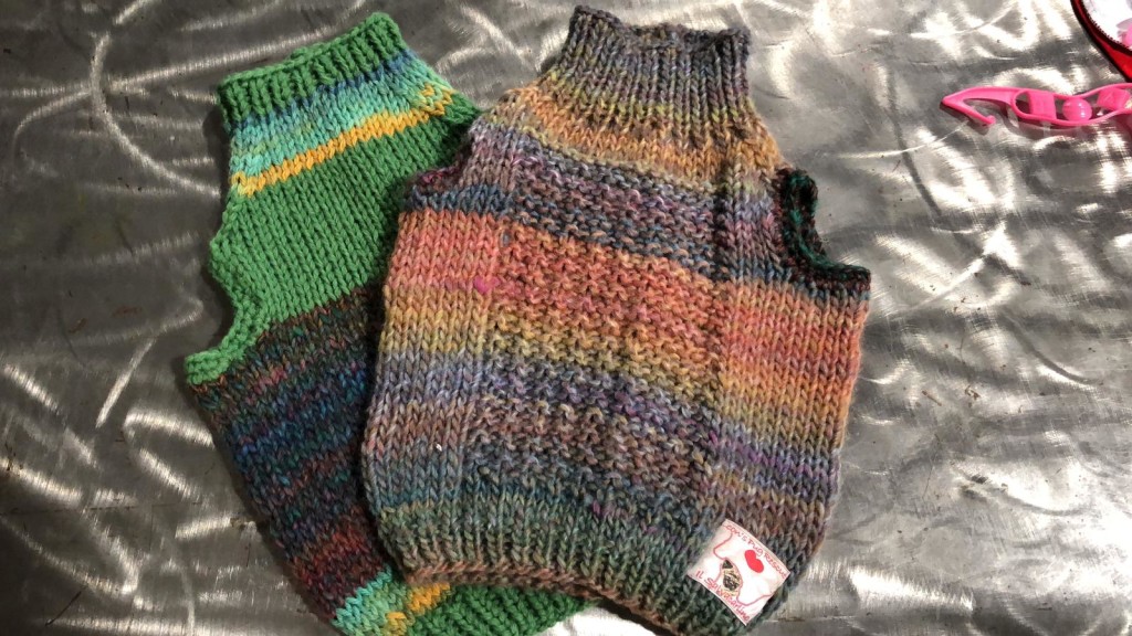 MAGLIONCINI LANA ARCOBALENO CON LOGO LEON'S, realizzati a mano NUMERO PEZZI DISPONIBILI: misura S\M : n 2 CONTRIBUTO MINIMO RICHIESTO : € 35 inclusa spedizione PER ORDINARE: Invia un'email a leonspugrescue@gmail.com , specificando ordine CON NOME ARTICOLO e indirizzo di spedizione. Invia il tuo contributo tramite bonifico bancario a: LEON S PUG RESCUE SALVACARLINO UNICREDIT ( MILANO) IT 94 D 02008 01623 000101415047 oppure puoi versare il tuo contributo utilizzando l'opzione paypal direttamente accessibile dal nostro sito internet PERFAVORE CONTATTACI PER ACCERTARTI CHE L'ARTICOLO SIA ANCORA DISPONIBILE PRIMA DI INVIARE IL TUO CONTRIBUTO !