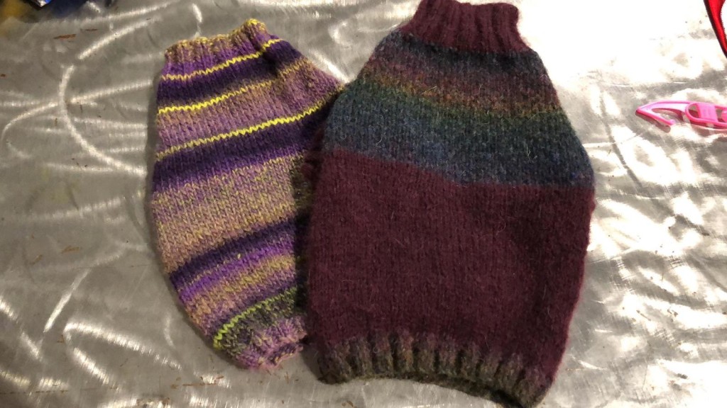 MAGLIONCINI LANA ARCOBALENO, realizzati a mano NUMERO PEZZI DISPONIBILI: misura S : n 1 misura S\M n 1 CONTRIBUTO MINIMO RICHIESTO : € 35 inclusa spedizione PER ORDINARE: Invia un'email a leonspugrescue@gmail.com , specificando ordine CON NOME ARTICOLO e indirizzo di spedizione. Invia il tuo contributo tramite bonifico bancario a: LEON S PUG RESCUE SALVACARLINO UNICREDIT ( MILANO) IT 94 D 02008 01623 000101415047 oppure puoi versare il tuo contributo utilizzando l'opzione paypal direttamente accessibile dal nostro sito internet PERFAVORE CONTATTACI PER ACCERTARTI CHE L'ARTICOLO SIA ANCORA DISPONIBILE PRIMA DI INVIARE IL TUO CONTRIBUTO !