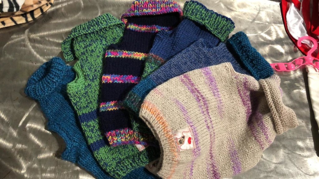 MAGLIONCINI LANA ARCOBALENO CON LOGO LEON'S, realizzati a mano NUMERO PEZZI DISPONIBILI: misura S : n 6 CONTRIBUTO MINIMO RICHIESTO : € 35 inclusa spedizione PER ORDINARE: Invia un'email a leonspugrescue@gmail.com , specificando ordine CON NOME ARTICOLO e indirizzo di spedizione. Invia il tuo contributo tramite bonifico bancario a: LEON S PUG RESCUE SALVACARLINO UNICREDIT ( MILANO) IT 94 D 02008 01623 000101415047 oppure puoi versare il tuo contributo utilizzando l'opzione paypal direttamente accessibile dal nostro sito internet PERFAVORE CONTATTACI PER ACCERTARTI CHE L'ARTICOLO SIA ANCORA DISPONIBILE PRIMA DI INVIARE IL TUO CONTRIBUTO !