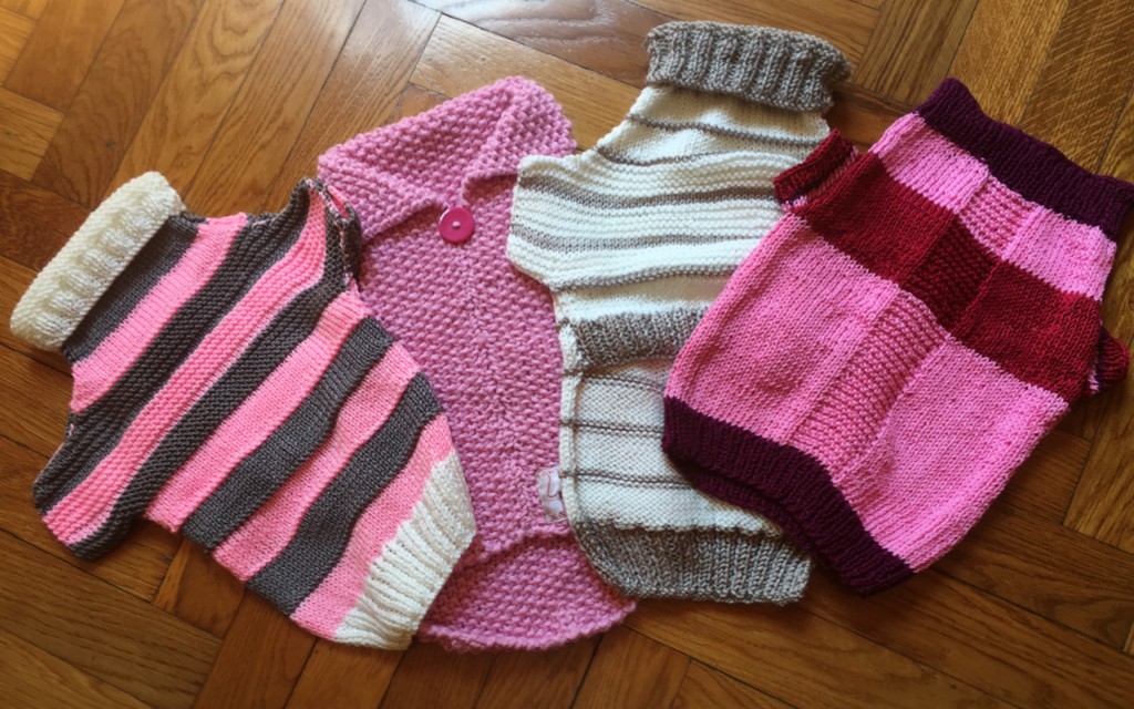 MAGLIONCINI PRIMAVERA IN COTONE realizzati a mano, TAGLIA M NUMERO PEZZI DISPONIBILI: n 3 ( secondo da sx non disponibile) CONTRIBUTO MINIMO RICHIESTO : € 30 inclusa spedizione PER ORDINARE: Invia un'email a leonspugrescue@gmail.com , specificando ordine CON NOME ARTICOLO e indirizzo di spedizione. Invia il tuo contributo tramite bonifico bancario a: LEON S PUG RESCUE SALVACARLINO UNICREDIT ( MILANO) IT 94 D 02008 01623 000101415047 oppure puoi versare il tuo contributo utilizzando l'opzione paypal direttamente accessibile dal nostro sito internet PERFAVORE CONTATTACI PER ACCERTARTI CHE L'ARTICOLO SIA ANCORA DISPONIBILE PRIMA DI INVIARE IL TUO CONTRIBUTO !