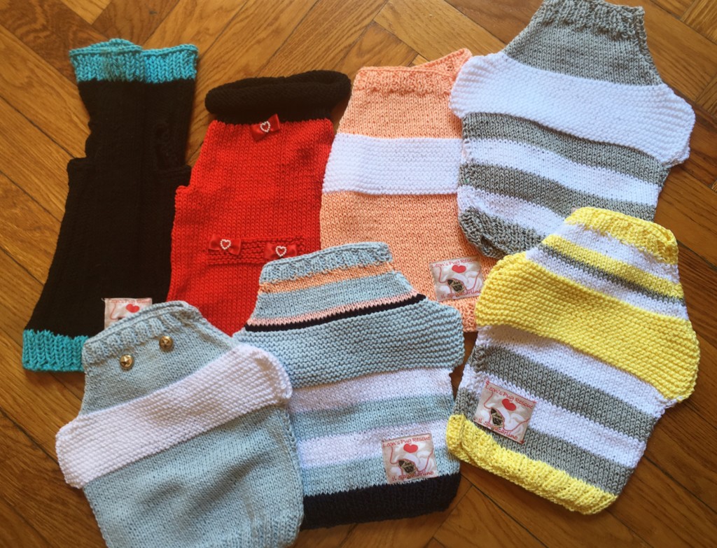 MAGLIONCINI PRIMAVERA IN COTONE realizzati a mano, TAGLIA XS NUMERO PEZZI DISPONIBILI: n 7 (attenzione: taglia adatta solo a cuccioli....oppure per amici o fratellini chihuahua o parimenti microscopici :-) CONTRIBUTO MINIMO RICHIESTO : € 30 inclusa spedizione PER ORDINARE: Invia un'email a leonspugrescue@gmail.com , specificando ordine CON NOME ARTICOLO e indirizzo di spedizione. Invia il tuo contributo tramite bonifico bancario a: LEON S PUG RESCUE SALVACARLINO UNICREDIT ( MILANO) IT 94 D 02008 01623 000101415047 oppure puoi versare il tuo contributo utilizzando l'opzione paypal direttamente accessibile dal nostro sito internet PERFAVORE CONTATTACI PER ACCERTARTI CHE L'ARTICOLO SIA ANCORA DISPONIBILE PRIMA DI INVIARE IL TUO CONTRIBUTO !