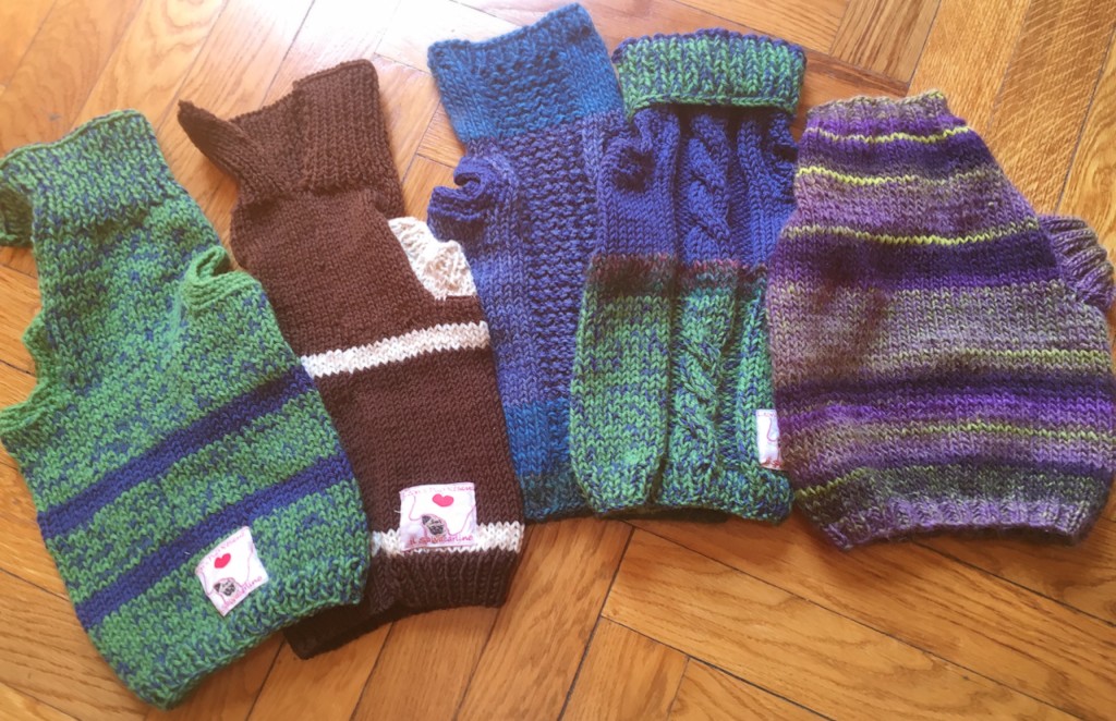 MAGLIONCINI LANA ARCOBALENO realizzati a mano TAGLIA XS NUMERO PEZZI DISPONIBILI: n5 (attenzione: taglia adatta solo a cuccioli....oppure per amici o fratellini chihuahua o parimenti microscopici :-) CONTRIBUTO MINIMO RICHIESTO : € 30 inclusa spedizione PER ORDINARE: Invia un'email a leonspugrescue@gmail.com , specificando ordine CON NOME ARTICOLO e indirizzo di spedizione. Invia il tuo contributo tramite bonifico bancario a: LEON S PUG RESCUE SALVACARLINO UNICREDIT ( MILANO) IT 94 D 02008 01623 000101415047 oppure puoi versare il tuo contributo utilizzando l'opzione paypal direttamente accessibile dal nostro sito internet PERFAVORE CONTATTACI PER ACCERTARTI CHE L'ARTICOLO SIA ANCORA DISPONIBILE PRIMA DI INVIARE IL TUO CONTRIBUTO !