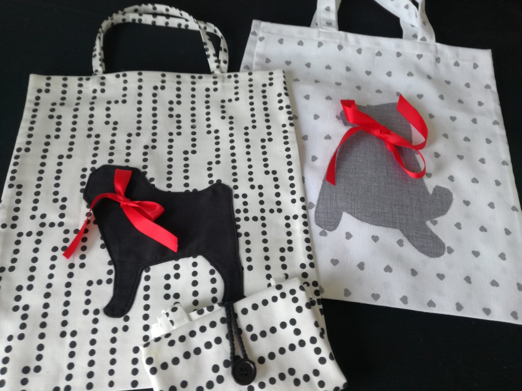 BORSE SHOPPING IN TESSUTO con applicazione soggetto carlino , realizzate a mano.