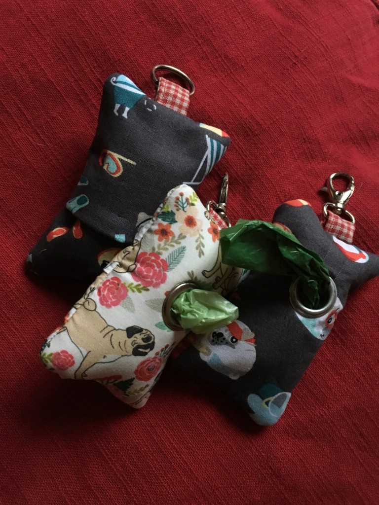 PORTA SACCHETTINI IGIENICI CON GANCIO interamente realizzatI a mano DISPONIBILITA' : 3 CONTRIBUTO MINIMO RICHIESTO : € 15 inclusa spedizione PER ORDINARE: Invia un'email a leonspugrescue@gmail.com , specificando ordine CON NOME ARTICOLO e indirizzo di spedizione. Invia il tuo contributo tramite bonifico bancario a: LEON S PUG RESCUE SALVACARLINO UNICREDIT ( MILANO) IT 94 D 02008 01623 000101415047 oppure puoi versare il tuo contributo utilizzando l'opzione paypal direttamente accessibile dal nostro sito internet PERFAVORE CONTATTACI PER ACCERTARTI CHE L'ARTICOLO SIA ANCORA DISPONIBILE PRIMA DI INVIARE IL TUO CONTRIBUTO !