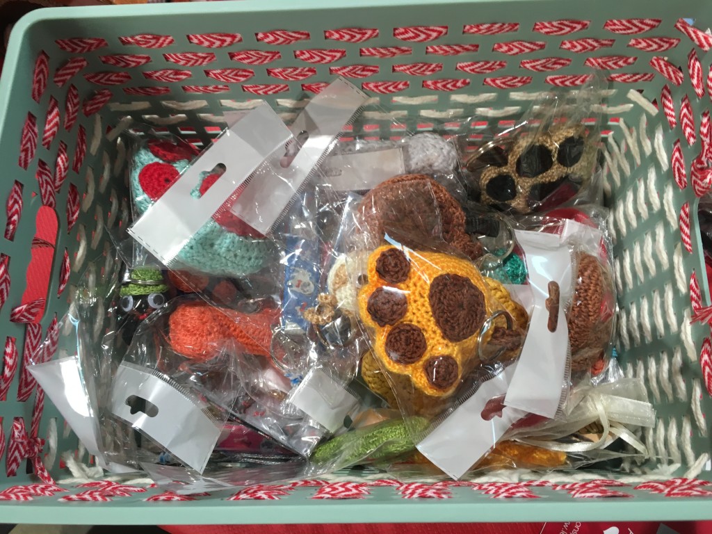 PORTACHIAVI ' AMIGURUMI' ( tecnica di lavorazione giapponese) SOGGETTI MISTI, grandi e piccoli NUMERO PEZZI DISPONIBILI: gli ultimi circa 20! CONTRIBUTO MINIMO RICHIESTO : € 12 x ordine minimo 2pz\ inclusa spedizione PER ORDINARE: Invia un'email a leonspugrescue@gmail.com , specificando ordine CON NOME ARTICOLO e indirizzo di spedizione. Invia il tuo contributo tramite bonifico bancario a: LEON S PUG RESCUE SALVACARLINO UNICREDIT ( MILANO) IT 94 D 02008 01623 000101415047 oppure puoi versare il tuo contributo utilizzando l'opzione paypal direttamente accessibile dal nostro sito internet PERFAVORE CONTATTACI PER ACCERTARTI CHE L'ARTICOLO SIA ANCORA DISPONIBILE PRIMA DI INVIARE IL TUO CONTRIBUTO !