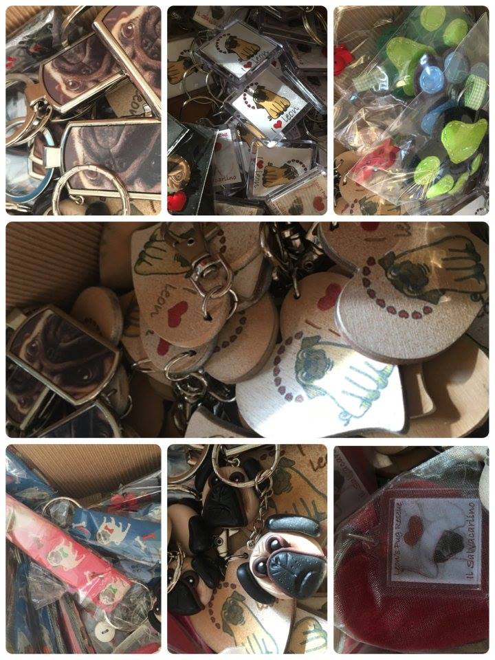 PORTACHIAVI ASSORTITI ORDINE MINIMO n 2 pz x contributo minimo richiesto € 12 inclusa la spedizione NUMERO PEZZI DISPONIBILI per tipo : targhetta ( foto 1) : n 1 I love Leon piccolo ( foto 2) : n 30 Zampina ( foto 3 ) : n 4 I love Leon su cuore in legno naturale ( foto 4) : più di 50 Strap fantasia carlina ( foto 5) : n 10 rosa + n 10 azzurro Musetto carlino ( foto 6) : n 3 I love Leon su cuore rosso ( foto 7) : n 10