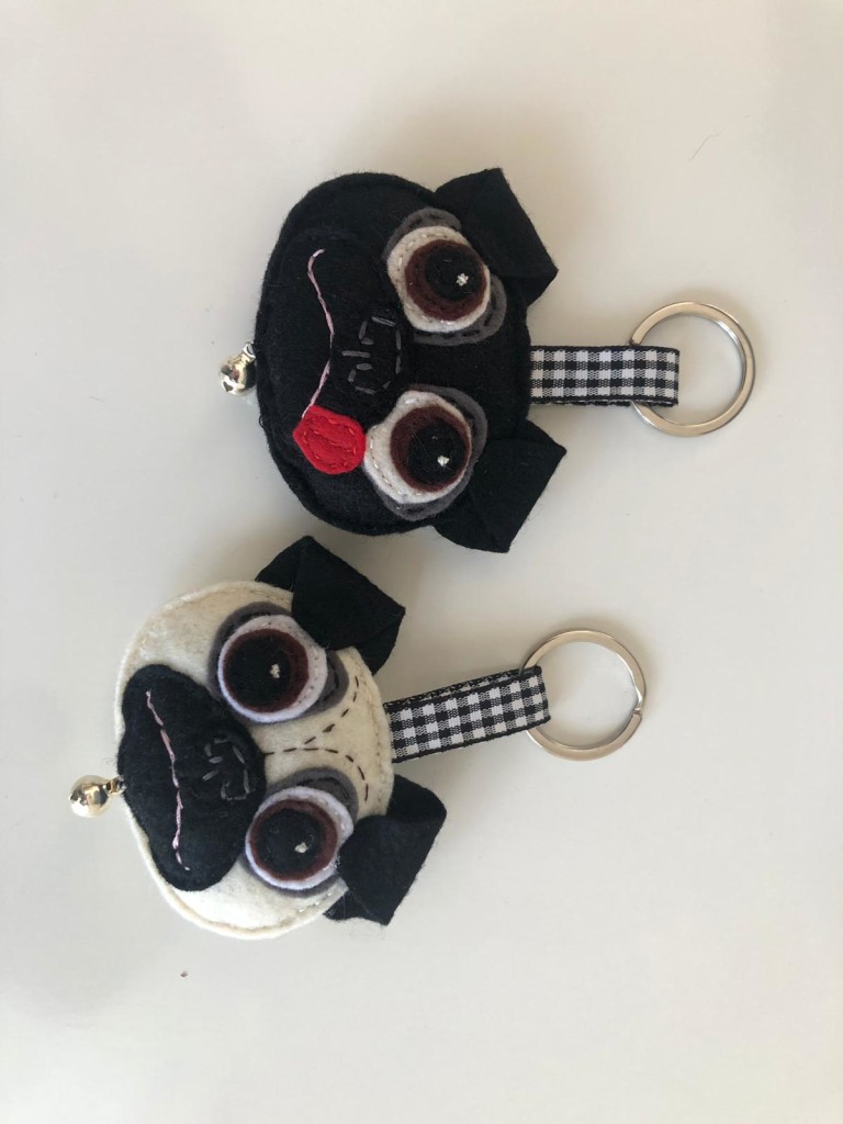 PORTACHIAVI ' MUSETTO' NUMERO PEZZI DISPONIBILI: 4 nero + 3 fulvo CONTRIBUTO MINIMO RICHIESTO : € 12 x ordine minimo 2pz\ inclusa spedizione PER ORDINARE: Invia un'email a leonspugrescue@gmail.com , specificando ordine CON NOME ARTICOLO e indirizzo di spedizione. Invia il tuo contributo tramite bonifico bancario a: LEON S PUG RESCUE SALVACARLINO UNICREDIT ( MILANO) IT 94 D 02008 01623 000101415047 oppure puoi versare il tuo contributo utilizzando l'opzione paypal direttamente accessibile dal nostro sito internet PERFAVORE CONTATTACI PER ACCERTARTI CHE L'ARTICOLO SIA ANCORA DISPONIBILE PRIMA DI INVIARE IL TUO CONTRIBUTO !