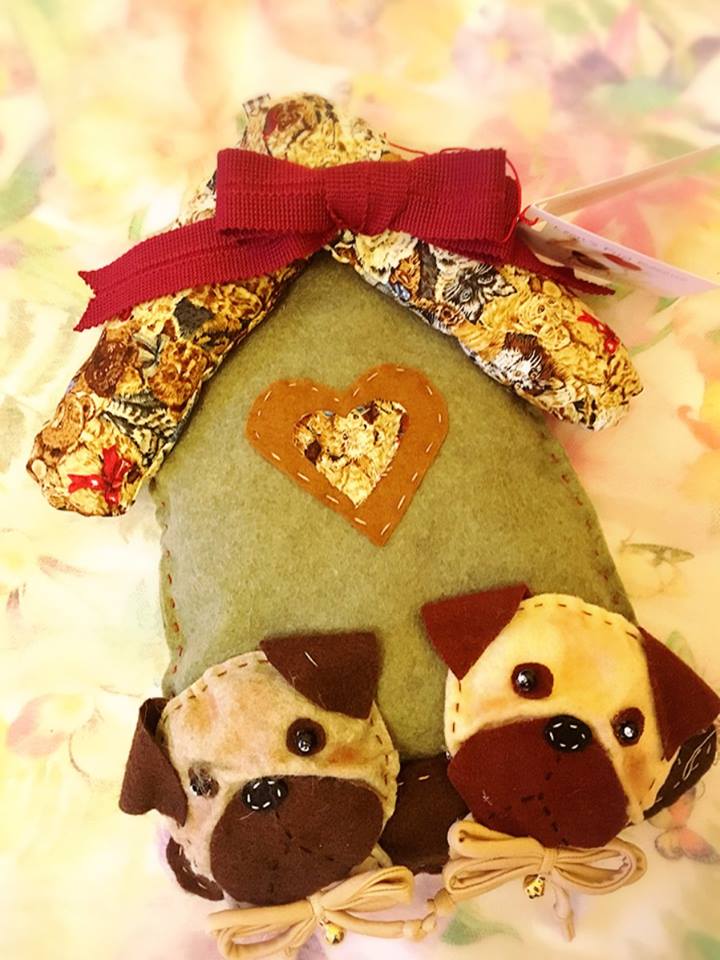 PUG WELCOME in PANNOLENCI Ideati, realizzati e donati al Rescue dalla speciale mamma salvacarlina Patrizia NUMERO PEZZI DISPONIBILI : 6 contributo minimo richiesto € 20 inclusa la spedizione