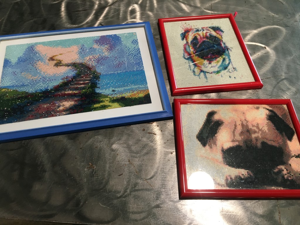 QUADRETTI DIAMOND PAINTING ( perline) CONTRIBUTO MINIMO RICHIESTO : € 18 ,inclusa spedizione PER ORDINARE: Invia un'email a leonspugrescue@gmail.com , specificando ordine CON NOME ARTICOLO e indirizzo di spedizione. Invia il tuo contributo tramite bonifico bancario a: LEON S PUG RESCUE SALVACARLINO UNICREDIT ( MILANO) IT 94 D 02008 01623 000101415047 oppure puoi versare il tuo contributo utilizzando l'opzione paypal direttamente accessibile dal nostro sito internet PERFAVORE CONTATTACI PER ACCERTARTI CHE L'ARTICOLO SIA ANCORA DISPONIBILE PRIMA DI INVIARE IL TUO CONTRIBUTO !