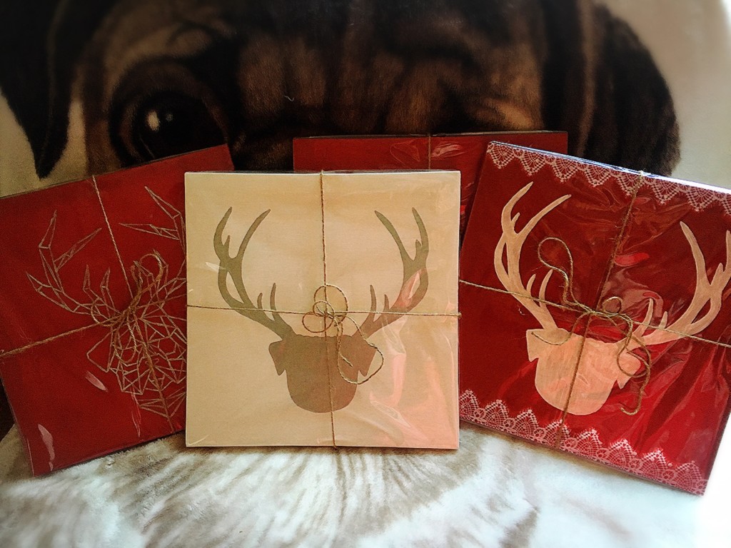 QUADRETTI MAGNETICI PUG RENNA DISPONIBILITA' : n3 fondo rosso + n 1 fondo bianco CONTRIBUTO MINIMO RICHIESTO : € 18 inclusa spedizione PER ORDINARE: Invia un'email a leonspugrescue@gmail.com , specificando ordine CON NOME ARTICOLO e indirizzo di spedizione. Invia il tuo contributo tramite bonifico bancario a: LEON S PUG RESCUE SALVACARLINO UNICREDIT ( MILANO) IT 94 D 02008 01623 000101415047 oppure puoi versare il tuo contributo utilizzando l'opzione paypal direttamente accessibile dal nostro sito internet PERFAVORE CONTATTACI PER ACCERTARTI CHE L'ARTICOLO SIA ANCORA DISPONIBILE PRIMA DI INVIARE IL TUO CONTRIBUTO !
