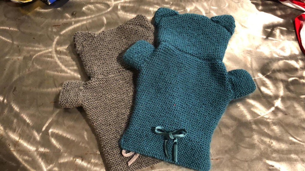 MAGLIONCINO LANA CON ORECCHIETTE, realizzati a mano NUMERO PEZZI DISPONIBILI: misura S : n 1 col grigio CONTRIBUTO MINIMO RICHIESTO : € 35 inclusa spedizione PER ORDINARE: Invia un'email a leonspugrescue@gmail.com , specificando ordine CON NOME ARTICOLO e indirizzo di spedizione. Invia il tuo contributo tramite bonifico bancario a: LEON S PUG RESCUE SALVACARLINO UNICREDIT ( MILANO) IT 94 D 02008 01623 000101415047 oppure puoi versare il tuo contributo utilizzando l'opzione paypal direttamente accessibile dal nostro sito internet PERFAVORE CONTATTACI PER ACCERTARTI CHE L'ARTICOLO SIA ANCORA DISPONIBILE PRIMA DI INVIARE IL TUO CONTRIBUTO !