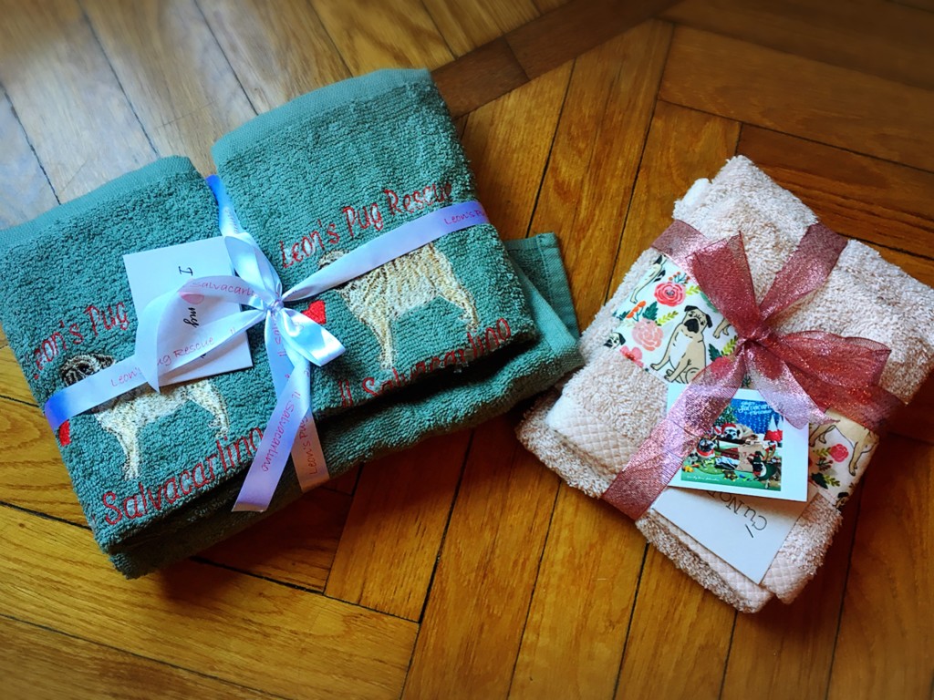 SET ASCIUGAMANI + ospite realizzato a mano DISPONIBILITA' : i 2 visibili CONTRIBUTO MINIMO RICHIESTO : € 30 verde € 25 rosa - inclusa spedizione PER ORDINARE: Invia un'email a leonspugrescue@gmail.com , specificando ordine CON NOME ARTICOLO e indirizzo di spedizione. Invia il tuo contributo tramite bonifico bancario a: LEON S PUG RESCUE SALVACARLINO UNICREDIT ( MILANO) IT 94 D 02008 01623 000101415047 oppure puoi versare il tuo contributo utilizzando l'opzione paypal direttamente accessibile dal nostro sito internet PERFAVORE CONTATTACI PER ACCERTARTI CHE L'ARTICOLO SIA ANCORA DISPONIBILE PRIMA DI INVIARE IL TUO CONTRIBUTO !