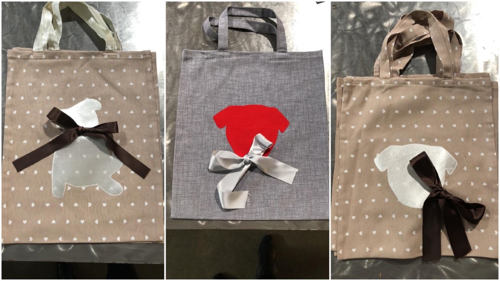 BORSE SHOPPING IN TESSUTO con applicazione soggetto carlino , realizzate a mano. NUMERO PZ DISPONIBILI :n 2 x tipo CONTRIBUTO MINIMO RICHIESTO : € 20 inclusa spedizione PER ORDINARE: Invia un'email a leonspugrescue@gmail.com , specificando ordine CON NOME ARTICOLO e indirizzo di spedizione. Invia il tuo contributo tramite bonifico bancario a: LEON S PUG RESCUE SALVACARLINO UNICREDIT ( MILANO) IT 94 D 02008 01623 000101415047 oppure puoi versare il tuo contributo utilizzando l'opzione paypal direttamente accessibile dal nostro sito internet PERFAVORE CONTATTACI PER ACCERTARTI CHE L'ARTICOLO SIA ANCORA DISPONIBILE PRIMA DI INVIARE IL TUO CONTRIBUTO !