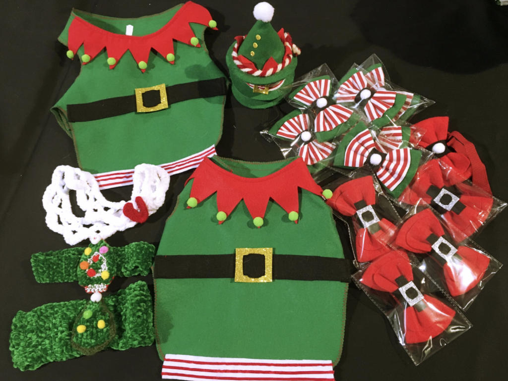 CHRISTMAS SPECIAL !! COSTUMINO ELFO px disponibili : 1 , taglia S\M contributo benefico richiesto : € 25 inclusa spedizione CAPPELLINI CHRISTMAS PARTY px disponibili :4 contributo benefico richiesto : € 12 inclusa spedizione COLLARINO GIOIELLO CHRISTMAS PARTY, morbidissimi! px disponibili :2 contributo benefico richiesto : € 12 inclusa spedizione PAPILLONS: px disponibili :6 verde\ 5 rosso contributo contributo benefico richiesto : € 12 inclusa spedizione PER ORDINARE: Invia un'email a leonspugrescue@gmail.com , specificando ordine CON NOME ARTICOLO e indirizzo di spedizione. Invia il tuo contributo tramite bonifico bancario a: LEON S PUG RESCUE SALVACARLINO UNICREDIT ( MILANO) IT 94 D 02008 01623 000101415047 oppure puoi versare il tuo contributo utilizzando l'opzione paypal direttamente accessibile dal nostro sito internet PERFAVORE CONTATTACI PER ACCERTARTI CHE L'ARTICOLO SIA ANCORA DISPONIBILE PRIMA DI INVIARE IL TUO CONTRIBUTO !