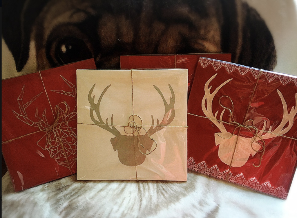 CHRISTMAS SPECIAL !! QUADRETTI MAGNETICI PUG RENNA DISPONIBILITA' : n3 fondo rosso + n 1 fondo bianco CONTRIBUTO BENEFICO RICHIESTO : € 18 inclusa spedizione PER ORDINARE: Invia un'email a leonspugrescue@gmail.com , specificando ordine CON NOME ARTICOLO e indirizzo di spedizione. Invia il tuo contributo tramite bonifico bancario a: LEON S PUG RESCUE SALVACARLINO UNICREDIT ( MILANO) IT 94 D 02008 01623 000101415047 oppure puoi versare il tuo contributo utilizzando l'opzione paypal direttamente accessibile dal nostro sito internet PERFAVORE CONTATTACI PER ACCERTARTI CHE L'ARTICOLO SIA ANCORA DISPONIBILE PRIMA DI INVIARE IL TUO CONTRIBUTO !