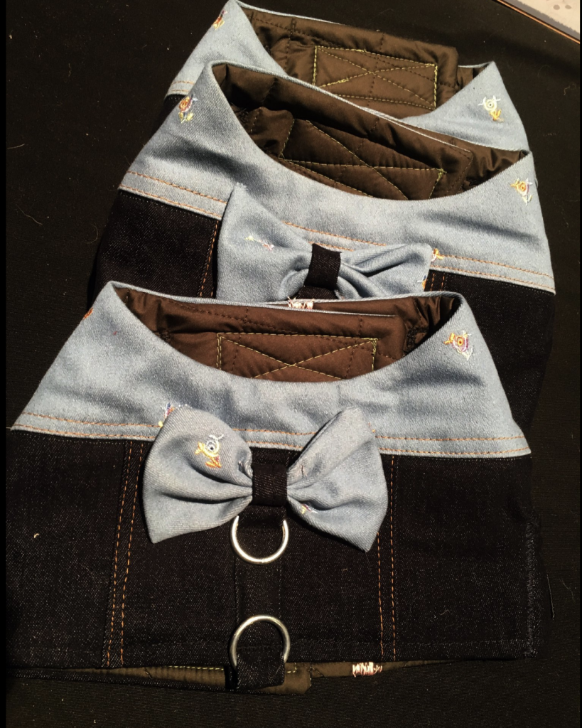 PETTORINE CORPETTO interamente realizzate a mano donate al Rescue da Bow Wow NUMERO PEZZI DISPONIBILI : 3 con corpetto e fiocco azzurro misura S\M CONTRIBUTO BENEFICO RICHIESTO : € 25 inclusa spedizione PER ORDINARE: Invia un'email a leonspugrescue@gmail.com , specificando ordine CON NOME ARTICOLO e indirizzo di spedizione. Invia il tuo contributo tramite bonifico bancario a: LEON S PUG RESCUE SALVACARLINO UNICREDIT ( MILANO) IT 94 D 02008 01623 000101415047 oppure puoi versare il tuo contributo utilizzando l'opzione paypal direttamente accessibile dal nostro sito internet PERFAVORE CONTATTACI PER ACCERTARTI CHE L'ARTICOLO SIA ANCORA DISPONIBILE PRIMA DI INVIARE IL TUO CONTRIBUTO !