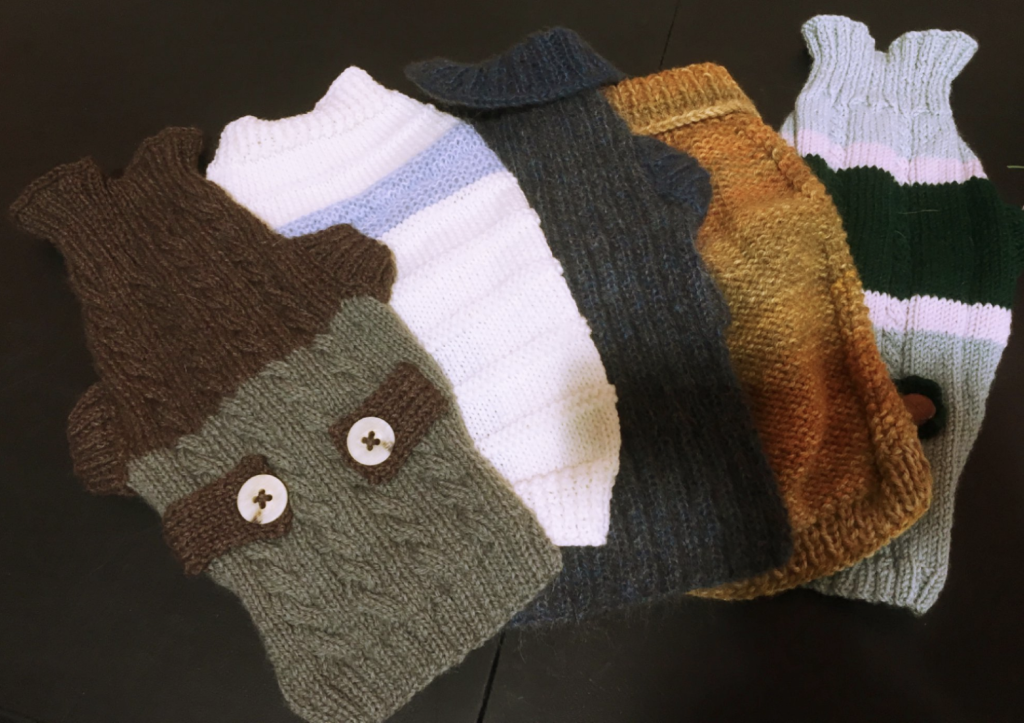 MAGLIONCINI IN LANA misura S realizzati a mano numero px disponibili : molti, fantasie assortite contributo benefico richiesto : small € 25 incl. spedizione PER ORDINARE: Invia un'email a leonspugrescue@gmail.com , specificando ordine CON NOME ARTICOLO e indirizzo di spedizione. Invia il tuo contributo tramite bonifico bancario a: LEON S PUG RESCUE SALVACARLINO UNICREDIT ( MILANO) IT 94 D 02008 01623 000101415047 oppure puoi versare il tuo contributo utilizzando l'opzione paypal direttamente accessibile dal nostro sito internet PERFAVORE CONTATTACI PER ACCERTARTI CHE L'ARTICOLO SIA ANCORA DISPONIBILE PRIMA DI INVIARE IL TUO CONTRIBUTO !