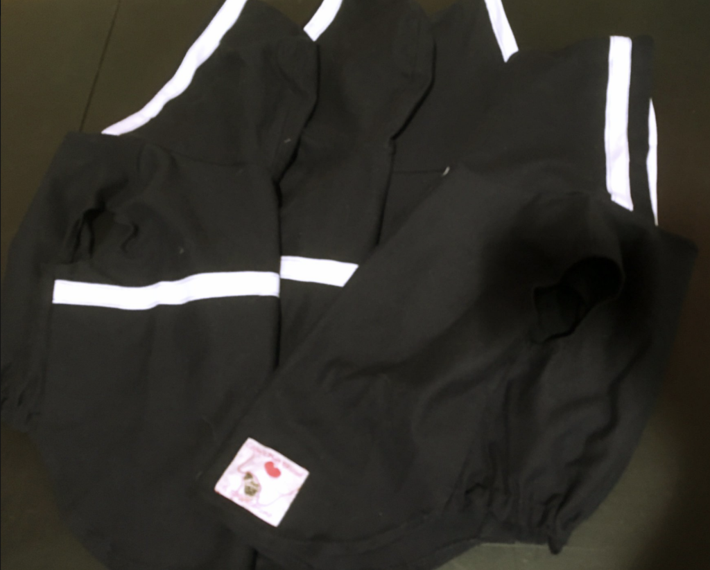 HOODIE SPORT BLU in cotone, taglia S\M NUMERO PEZZI DISPONIBILI: 3 CONTRIBUTO BENEFICO RICHIESTO : € 25 inclusa spedizione PER ORDINARE: Invia un'email a leonspugrescue@gmail.com , specificando ordine CON NOME ARTICOLO e indirizzo di spedizione. Invia il tuo contributo tramite bonifico bancario a: LEON S PUG RESCUE SALVACARLINO UNICREDIT ( MILANO) IT 94 D 02008 01623 000101415047 oppure puoi versare il tuo contributo utilizzando l'opzione paypal direttamente accessibile dal nostro sito internet PERFAVORE CONTATTACI PER ACCERTARTI CHE L'ARTICOLO SIA ANCORA DISPONIBILE PRIMA DI INVIARE IL TUO CONTRIBUTO !