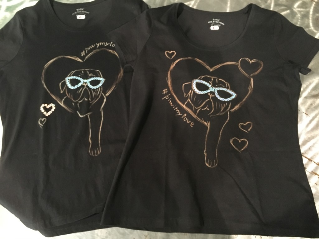 T-SHIRTS DONNA ' PIWI MY LOVE' pezzi unici! NUMERO PEZZI DISPONIBILI: TAGLIA L n 2 colore nero contributo minimo richiesto € 25 inclusa la spedizione PER ORDINARE: Invia un'email a leonspugrescue@gmail.com , specificando ordine e indirizzo di spedizione. Invia il tuo contributo tramite bonifico bancario a: LEON S PUG RESCUE SALVACARLINO UNICREDIT ( MILANO) IT 94 D 02008 01623 000101415047 oppure puoi versare il tuo contributo utilizzando l'opzione paypal direttamente accessibile dal nostro sito internet
