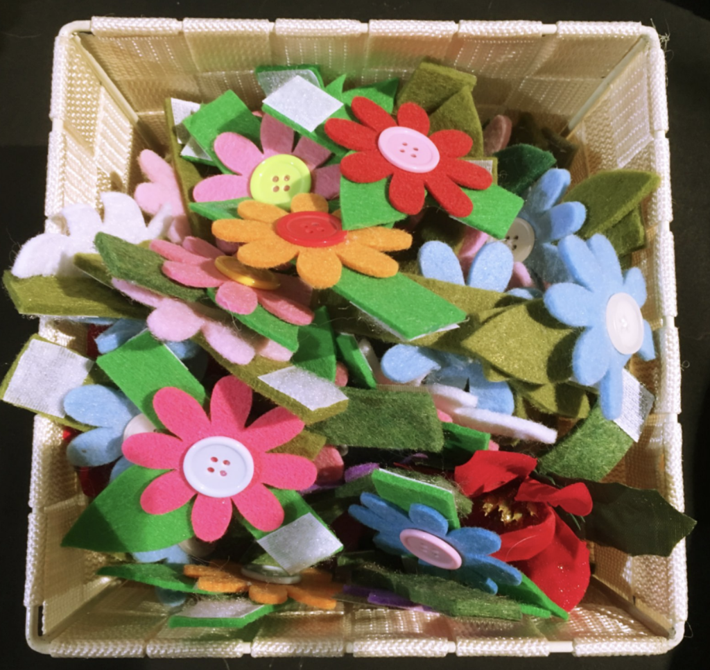 FIORELLINI PER PETTORINA ( colori disponibili al momento rosa e azzurro) ORDINE MINIMO n 2 px \ CONTRIBUTO BENEFICO RICHIESTO : € 12 inclusa spedizione PER ORDINARE: Invia un'email a leonspugrescue@gmail.com , specificando ordine CON NOME ARTICOLO e indirizzo di spedizione. Invia il tuo contributo tramite bonifico bancario a: LEON S PUG RESCUE SALVACARLINO UNICREDIT ( MILANO) IT 94 D 02008 01623 000101415047 oppure puoi versare il tuo contributo utilizzando l'opzione paypal direttamente accessibile dal nostro sito internet PERFAVORE CONTATTACI PER ACCERTARTI CHE L'ARTICOLO SIA ANCORA DISPONIBILE PRIMA DI INVIARE IL TUO CONTRIBUTO !